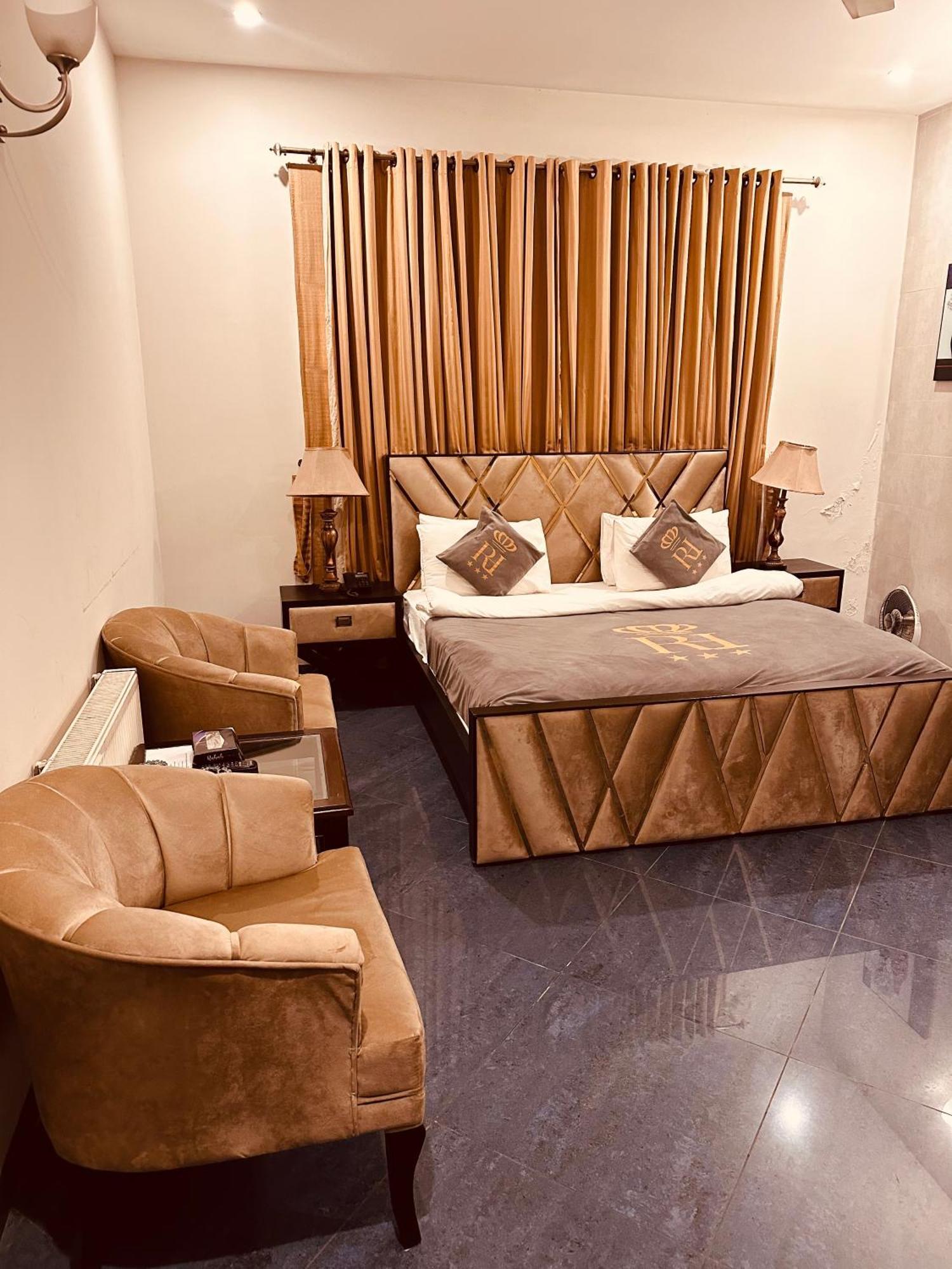 Reina Boutique Hotel - G9 Исламабад Экстерьер фото