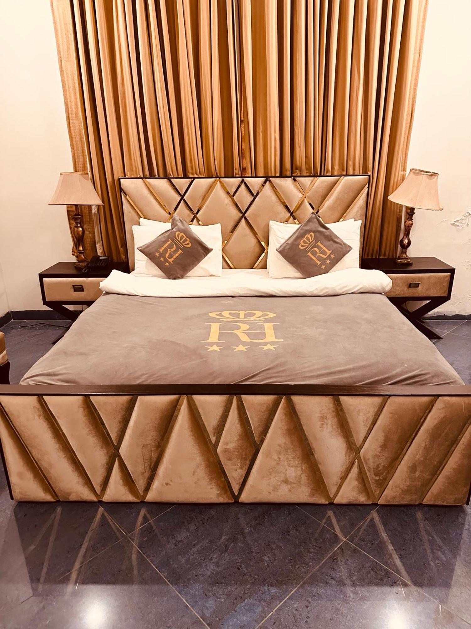 Reina Boutique Hotel - G9 Исламабад Экстерьер фото