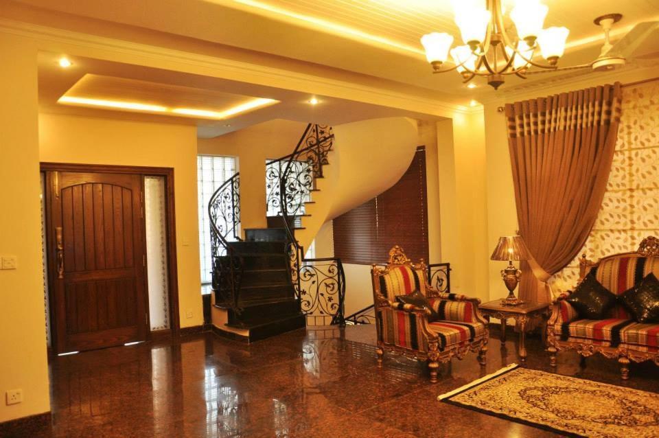 Reina Boutique Hotel - G9 Исламабад Экстерьер фото