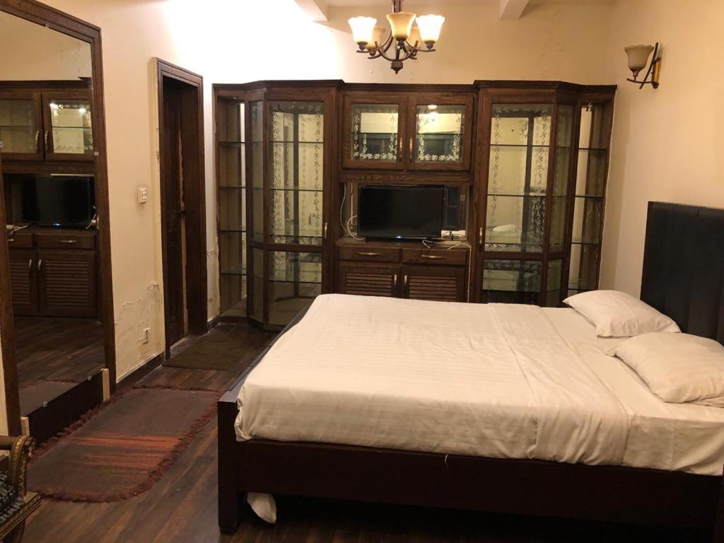 Reina Boutique Hotel - G9 Исламабад Экстерьер фото