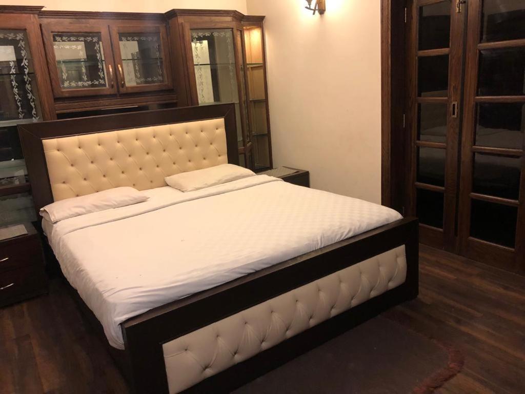 Reina Boutique Hotel - G9 Исламабад Экстерьер фото